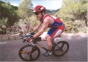 A distorted view of me smiling (only for the camera!) as I wind my way up the 400m climb for the second and last time. 